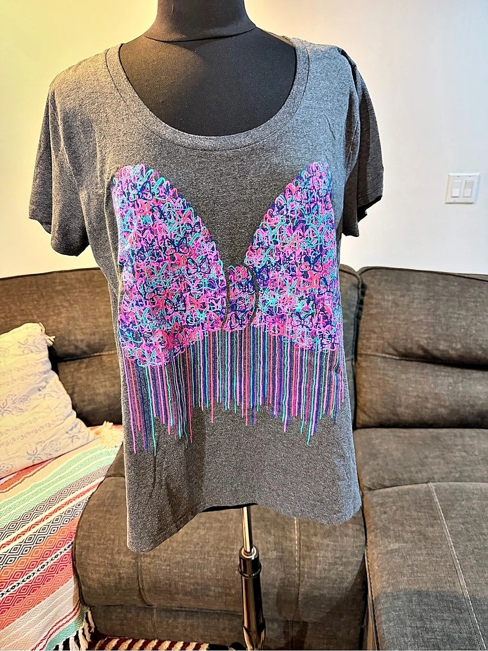 Disney Store Graphic Short Sleeve Tee in Gray Size 2XL